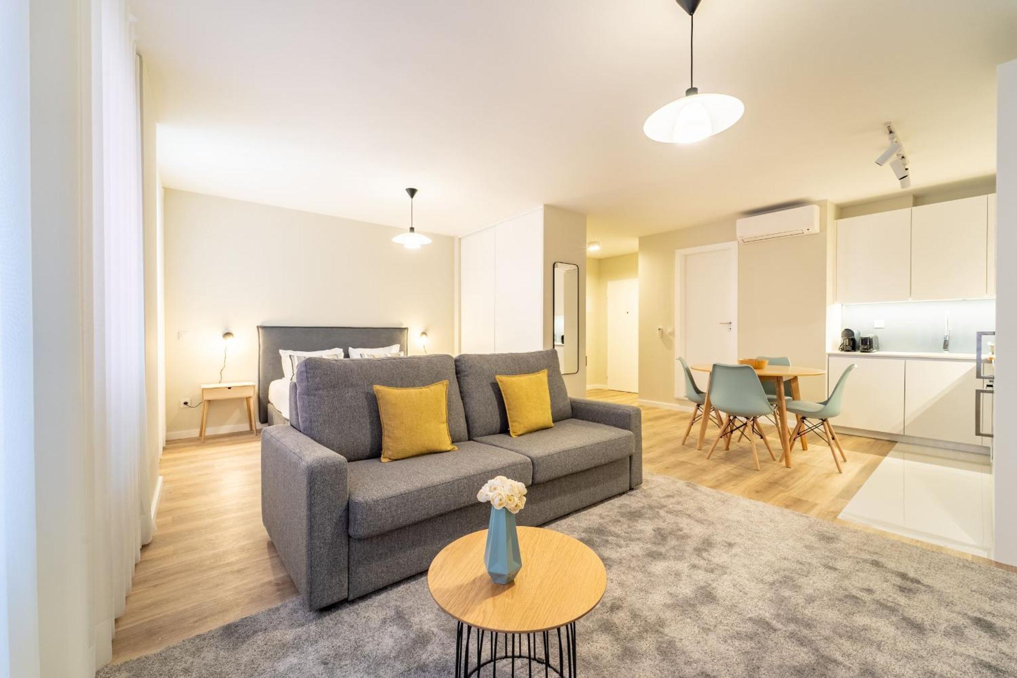 On The Square Studio - City Center By House And People Брага Екстериор снимка