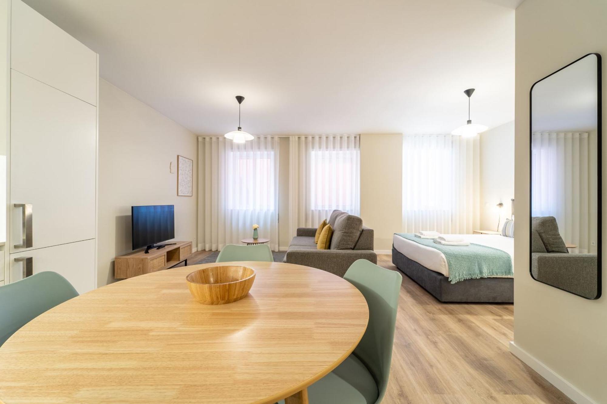 On The Square Studio - City Center By House And People Брага Екстериор снимка
